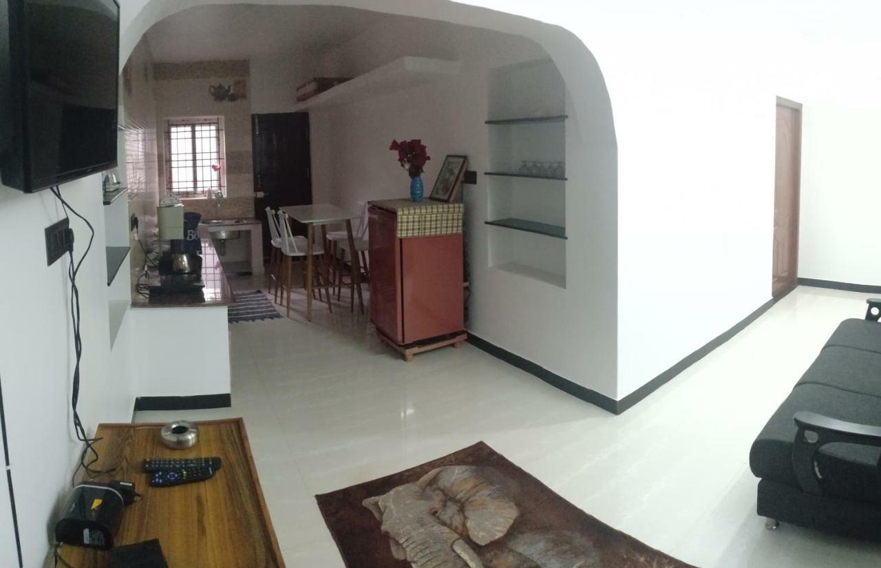 Pear Tree Inn Villa โกตากิริ ภายนอก รูปภาพ